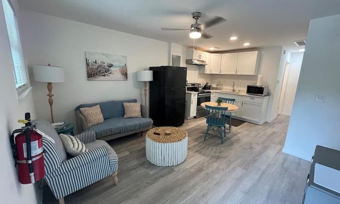 North Charleston Apartment | Bex Comfort: 2BR, Walk to Park Circle