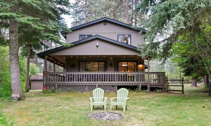 Camp Sherman House | Riverfront Camp Sherman Getaway