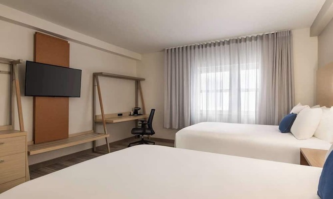 Mid Beach House | Enjoy Atlantic Sunsets | 4 Stylish Miami Rooms with Pool Near South Beach