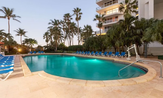Mid Beach House | 3 Chic Rooms with Pool | Steps from Miami Beach and Art Deco Historic District