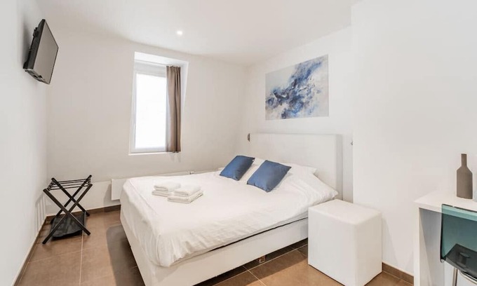 Kristus-Koning Apartment | Elegant room with private bathroom near city center