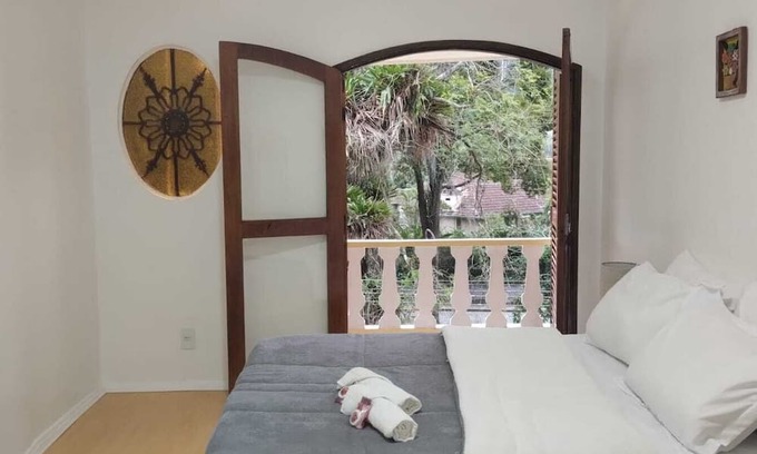Historic Center Apartment | Romantic Suite with balcony view in the Historic Center of Petrópolis