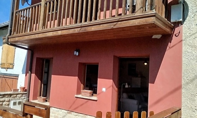 Carabano Cottage | Charming rural house in NIAO