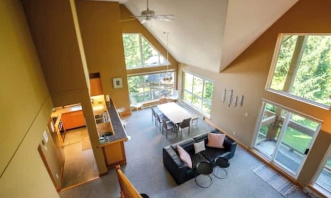 Whistler House | Well furnished 3-bedroom townhome in perfect location for ski or golf