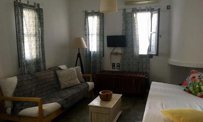 Livadi House | Holiday Home 'Pegasus' with Sea View, Wi-Fi and Air Conditioning