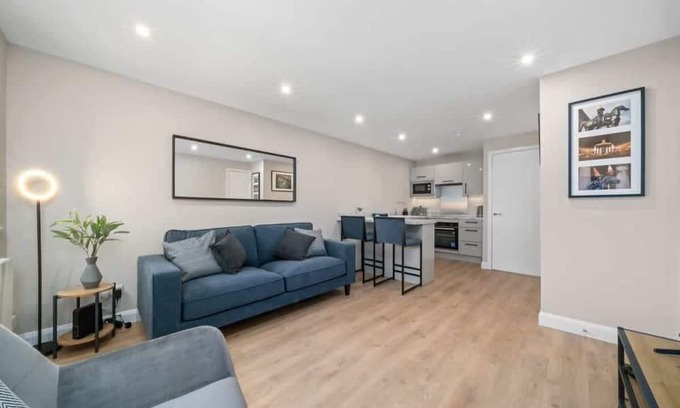 Hogganfield Apartment | Stylish 2 Bed Property with Free Parking