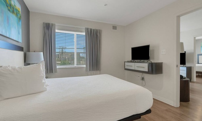 Far North Central Apartment | Simplicity At the Rim 1208 I Comfy 2 Bed 2Bath