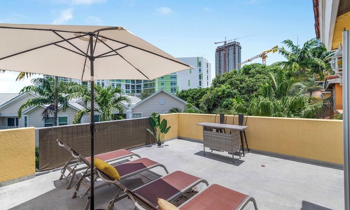 Tarpon River House | Downtown Home: 5 Beds/Rooftop Patio/Water Taxi