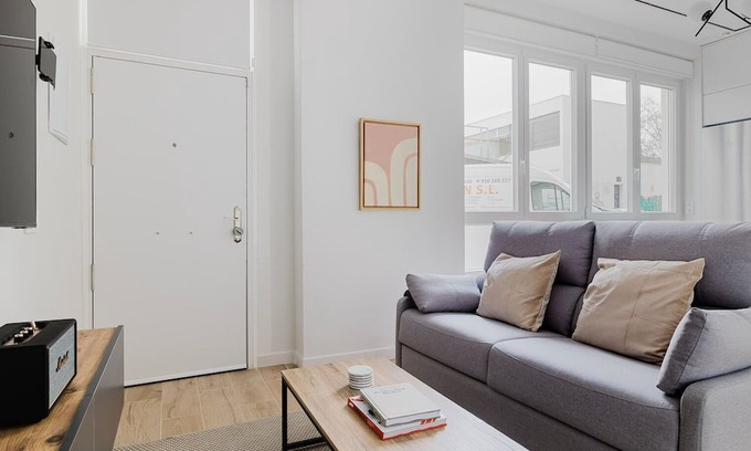 Cotos Apartment | Blueground | Castilla, AC & w/d, nr Retiro