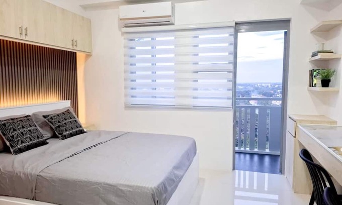 Jaro Apartment | "Stylish Studio Retreat: Comfort, Relaxation, and More"