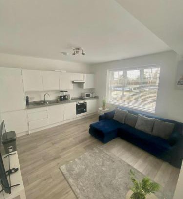 Burnt Oak Apartment | Stylish northwest flat