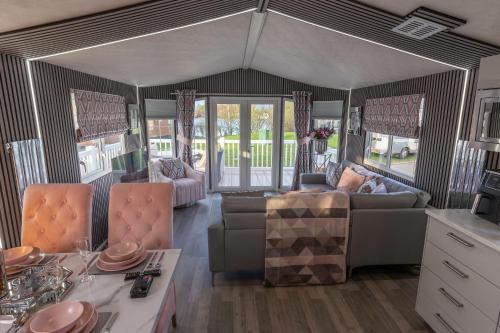 Tattershall Resort | Tattershall VIP Retreat - Hot tub, stunning lakeside views, newly refurbished to an amazing 5 star standard